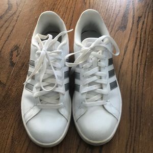Adidas Women’s White Sneakers 7 1/2